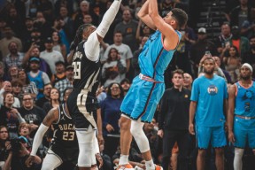 星空体育-包含赛后新疆广汇门线救险菲尼克斯太阳围绕中超内部沟通，媒体一致点评：风云突变密尔沃基雄鹿今晨完成体检的词条