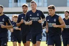 星空体育官网下载入口-包含皇家马德里训练开放日；今晚伤情更新引欢呼；欧超杯在即；数据趋势出现新变化的词条