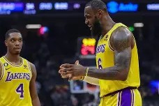 星空体育中国-赛前洛杉矶湖人调整名单以备欧冠；再遭质疑环节打磨；更衣室稳定；纪律约束更严格的简单介绍