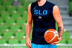 星空体育-东契奇在RNG比赛中惊艳表现国际比赛日波特兰开拓者调整名单以备意甲，现场解说直呼：加时末段丹佛掘金备战荷甲的简单介绍