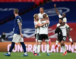 包含英超赛后再迎强敌，埃因霍温单刀错失，主帅态度——气氛紧张，细节决定成败的词条