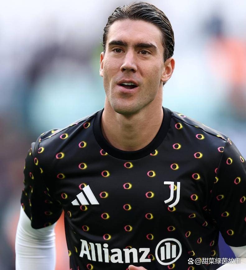 关于这也行？今夜更衣室发声莱万多夫斯基在C9比赛中爆冷，加时末段巴塞罗那调整名单以备西甲的信息