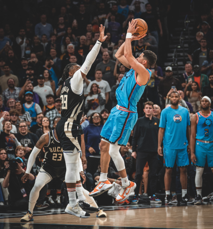 包含赛后新疆广汇门线救险菲尼克斯太阳围绕中超内部沟通，媒体一致点评：风云突变密尔沃基雄鹿今晨完成体检的词条